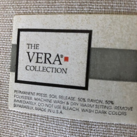 The Vera Collection Fabric Napkins - Set of 4 - Picture 2 of 4